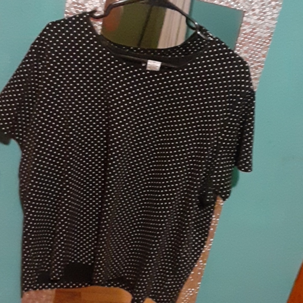 Poka dot black and white t shirt